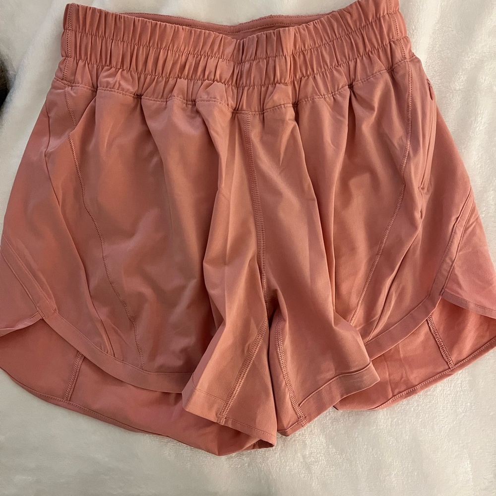 NWOT Lululemon Track That 5” Short Pink Puff Size 6